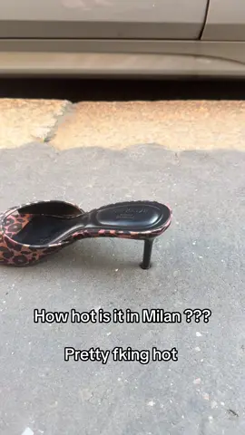 nah cos why is the floor melting 😭😭 @phoebe.admss  #milan #heatwave #milano 