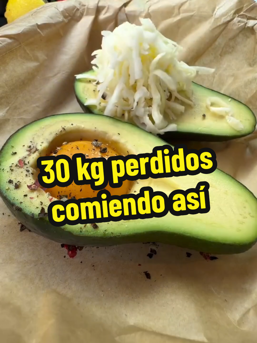 Descubre más de 500 recetas saludables para el desayuno, almuerzo, cena, postre y hasta snacks en mi recetario, que te espera en el enlace de mi perfil. ¡Vamos juntos en este reto keto! 🔗✨ #keto #dietaketoespañol #recetasaludable #bajardepeso #recetasfacilesysanas 