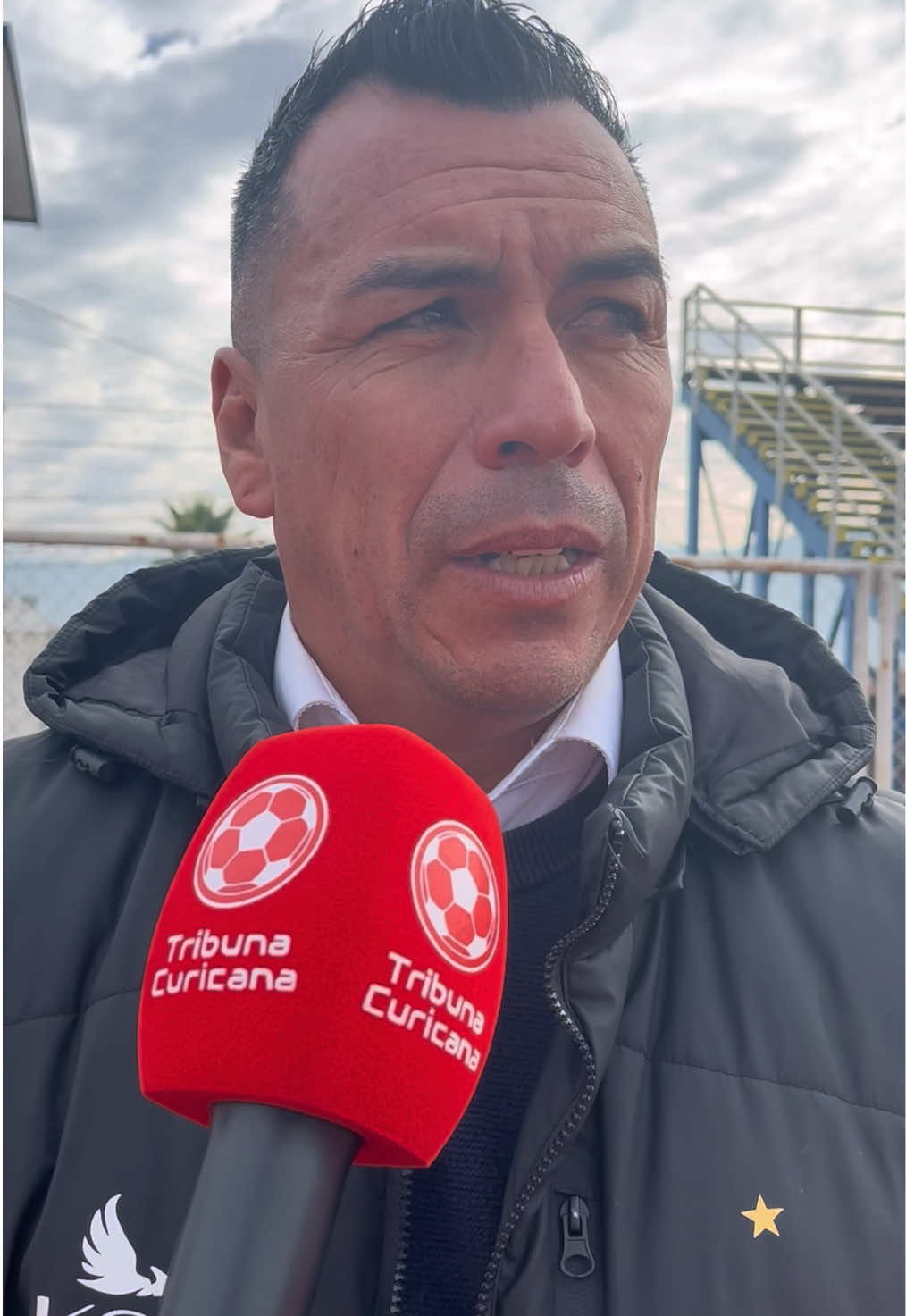Iniciamos la cobertura digital para la segunda profesional como medio de prensa @tribunacuricana 🇵🇱✨ donde habló en la previa al partido el histórico goleador de Colo-Colo y ex seleccionado Chileno, Esteban Efraín Paredes Quintanilla, hoy director técnico de Santiago Morning. Estadio Jorge Silva Valenzuela de San Fernando. COLCHAGUA  CD (1) 🆚 SANTIAGO MORNING (1) #parati #tribunacuricana #sanfernando #curico #futbol ⚽️