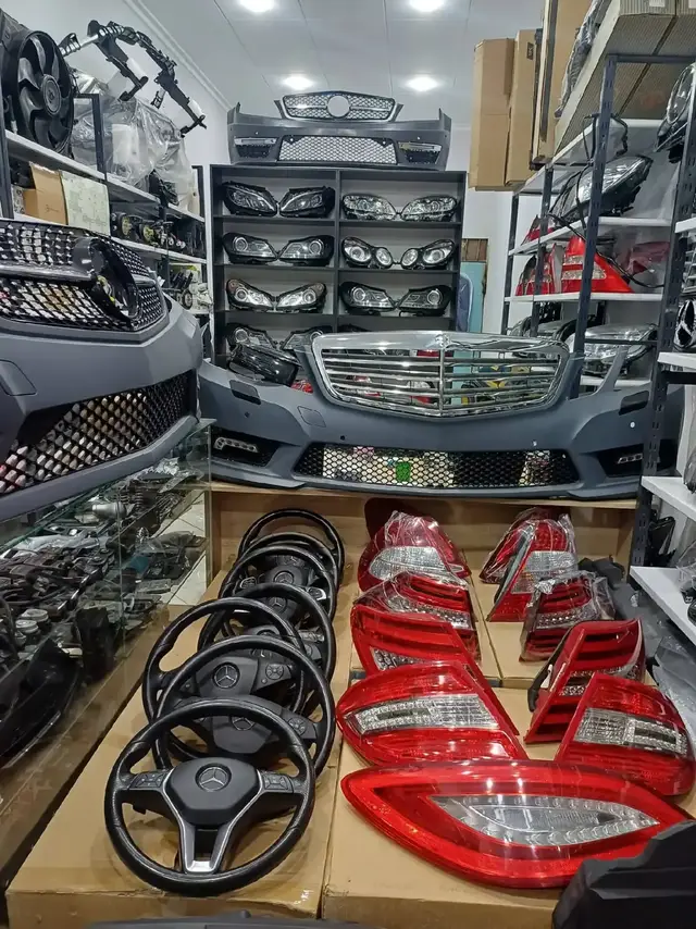 Wir bieten Mercedes-Benz Teile in Deutschland, Italien, Großbritannien und Polen an. Lieferungen sind in alle diese Länder möglich. Entdecken Sie unsere Auswahl! #Gebrauchtteile #Originalteile #MercedesBenz #fyp #mercedesbenz 