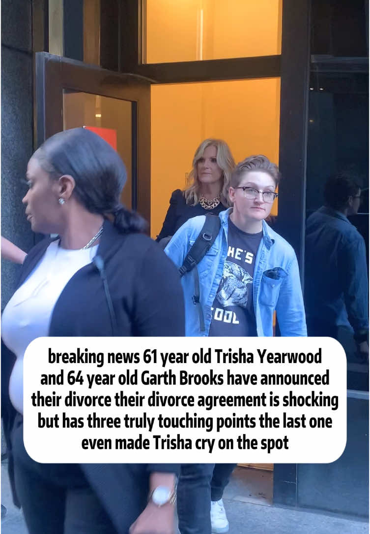 #tiktokredcarpetcontest Breaking Trisha Yearwood, 61, & Garth Brooks, 64,Announce Divorce-3 Touching Moments ThatStunned Fans #TrishaYearwood #GarthBrooks#CelebrityNews #BreakingNew