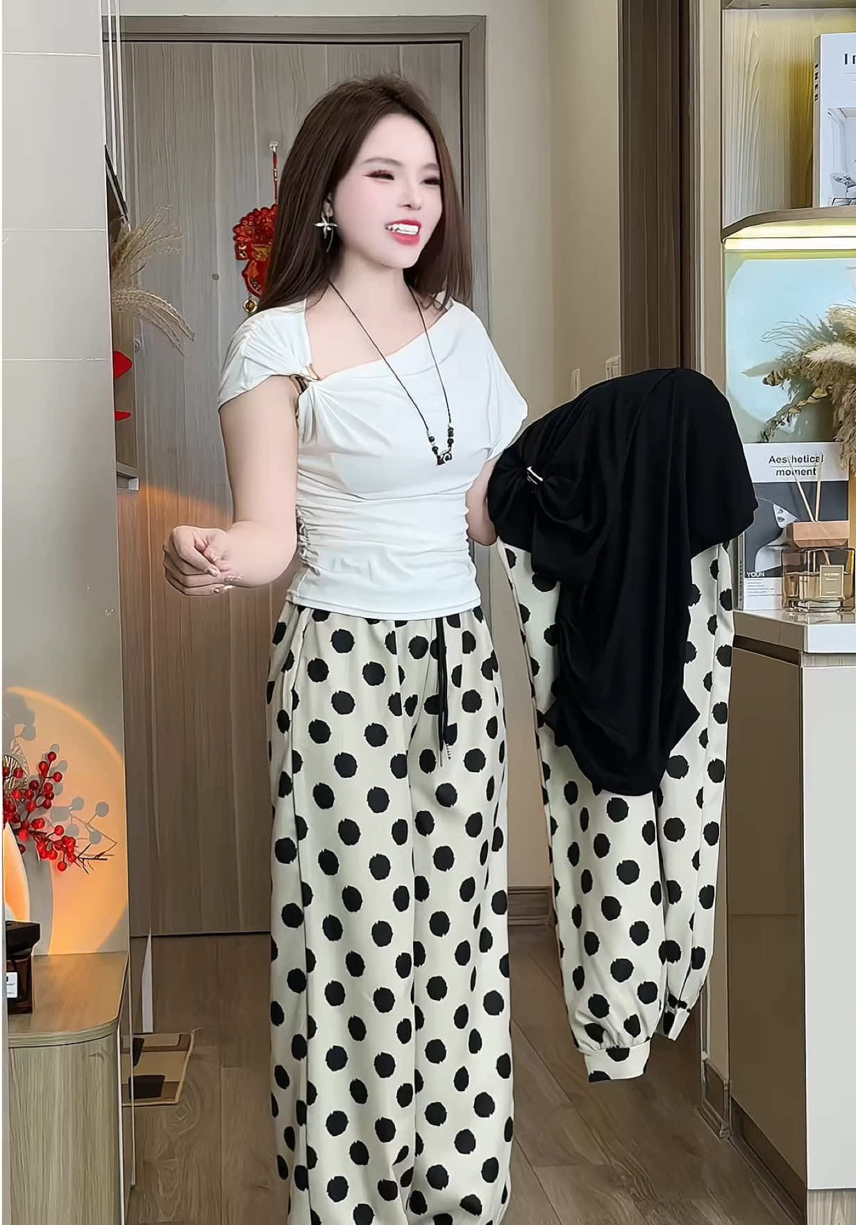 Bộ áo kiểu , quần chấm bi phong cách trẻ trung năng động lắm nha ce 💓#gucuahue #Quanxinh 
