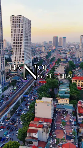 NGUYỄN TRÃI: Mật độ giao thông giờ tan tầm.  Bác nào hỏi có tắc không thì không nhé các bác, nó chỉ ùn thôi.  #nhaxincungtuan #gpmb #vanhdai25 #tacduong 
