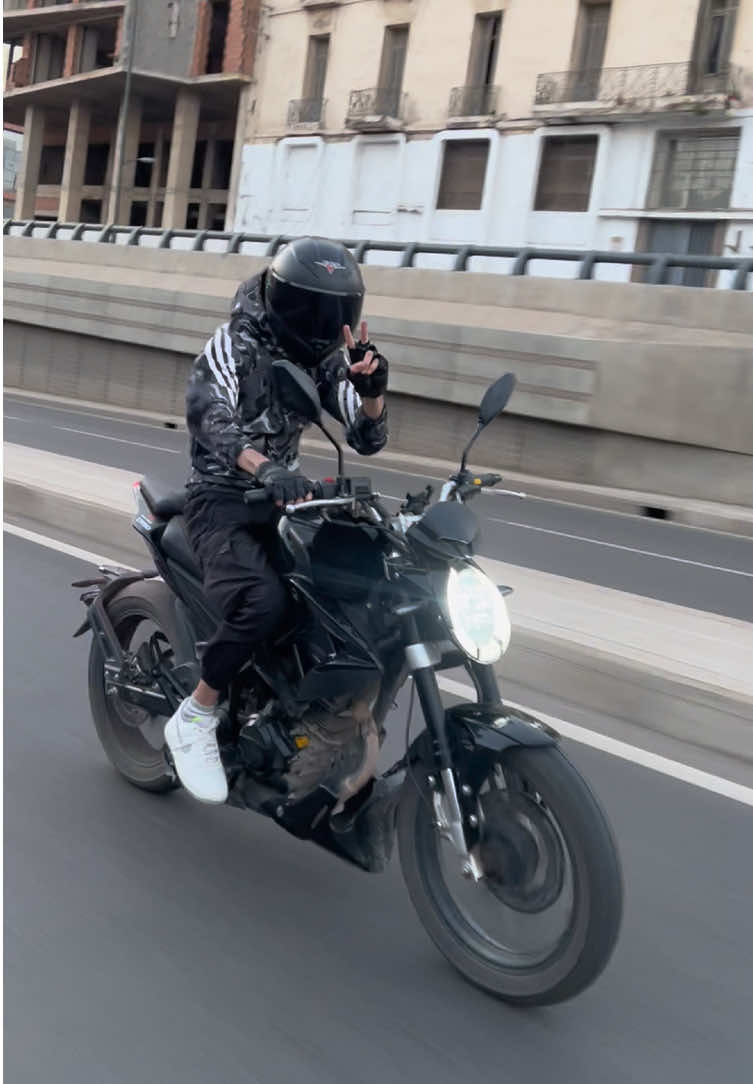They can't 🙅🏻‍♂️ #motard #cr50 #casablanca #bikelife #Cr50 