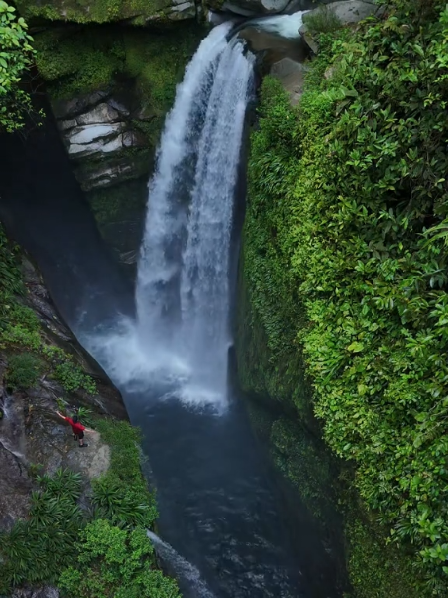 Un Tesoro En Las Montañas de la Comarca Indígena Ngabe_Buglé Gracias a Los amigos de @Alto Chorro Bocas Catarata Alto Chorro🇵🇦 #hikingadventures #traialadventurecr #hiking 