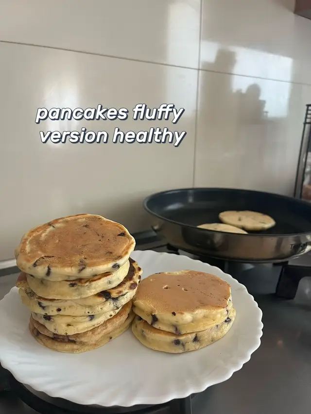 Pancakes fluffy healthy ultra moelleux 🥞✨ parfaits pour un petit-déj rapide et protéiné  Recette pour environ 14 pancakes 👩‍🍳 #pancakes #healthy #recette  #FoodTok #petitdejeuner 