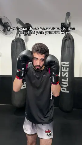 Primeiro dia no Muay Thai e já entendi por que chamam de arte das oito armas ☠️😂💀 @thaifightcampinas  #academiadeluta #thaifightcampinas #boxe #muaythai #memeluta