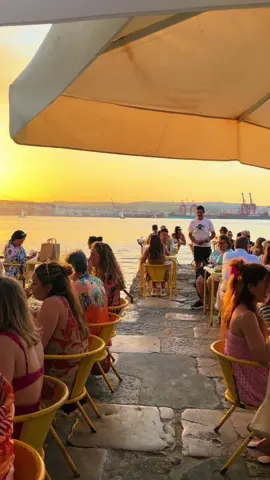 Best sunset view over Lisbon 😍 📍Ponto Final, Almada, Portugal #lisbon #travelportugal #sunset #fyp #lisbonrestaurants @safyasajjad 