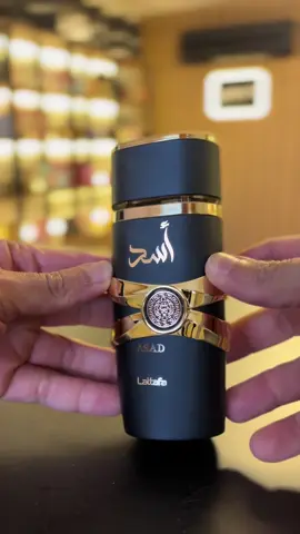 O Asad Tradicional da Lattafa é um perfume árabe masculino oriental especiado conhecido por ser uma inspiração de alta qualidade do Dior Sauvage Elixir. 