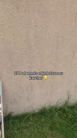 La pression de l’eau fait pitié 🥲 #dancinginthemiror #dancingintheshower #trend 
