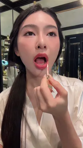 Gửi các quý cô,hãy luôn dành những điều tốt đẹp nhất cho chính mình 🥂