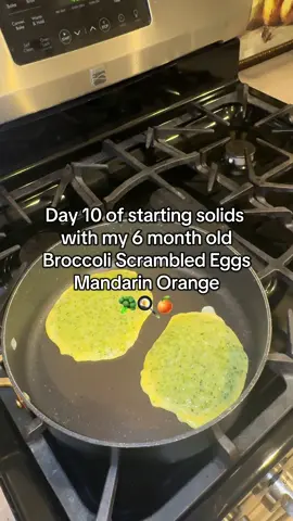 Raising a little foodie, one scrambled egg at a time 🍳🥦🍊  #babyledweaning #solidstartsbaby #firstfoodsforbaby #babyledweaningideas #firsttimemomthings 