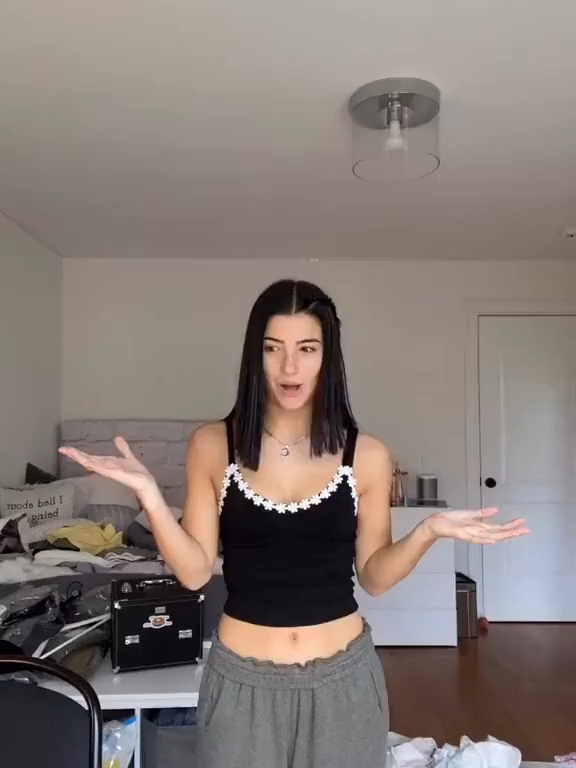 pt 5144 | j'espère que vous avez passez une bonne journée ( deleted video of Charli ) | main:@chacha.523 | @charlidamelio #charli damelio #pourtoi #foryou #foryoupage #fyp #2020