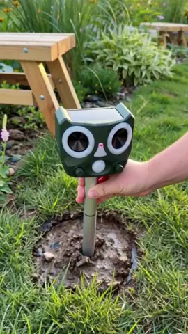 Wait till you see how this tiny device protects my entire garden 🌱 #Summervibes #AnimalRepeller #TikTokMadeMeBuyIt #HomeImprovement  #SolarGardenTools