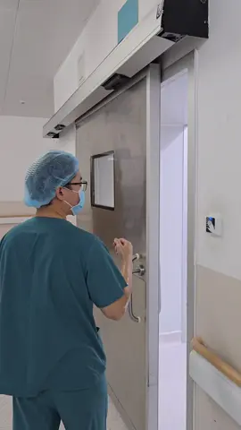 em mặc áo mới chắc là mình sẽ vui 🥰🥰🥰 #hanhtrinhxaykenh #doctorlife #phauthuatthammy #nangngucergonomix 
