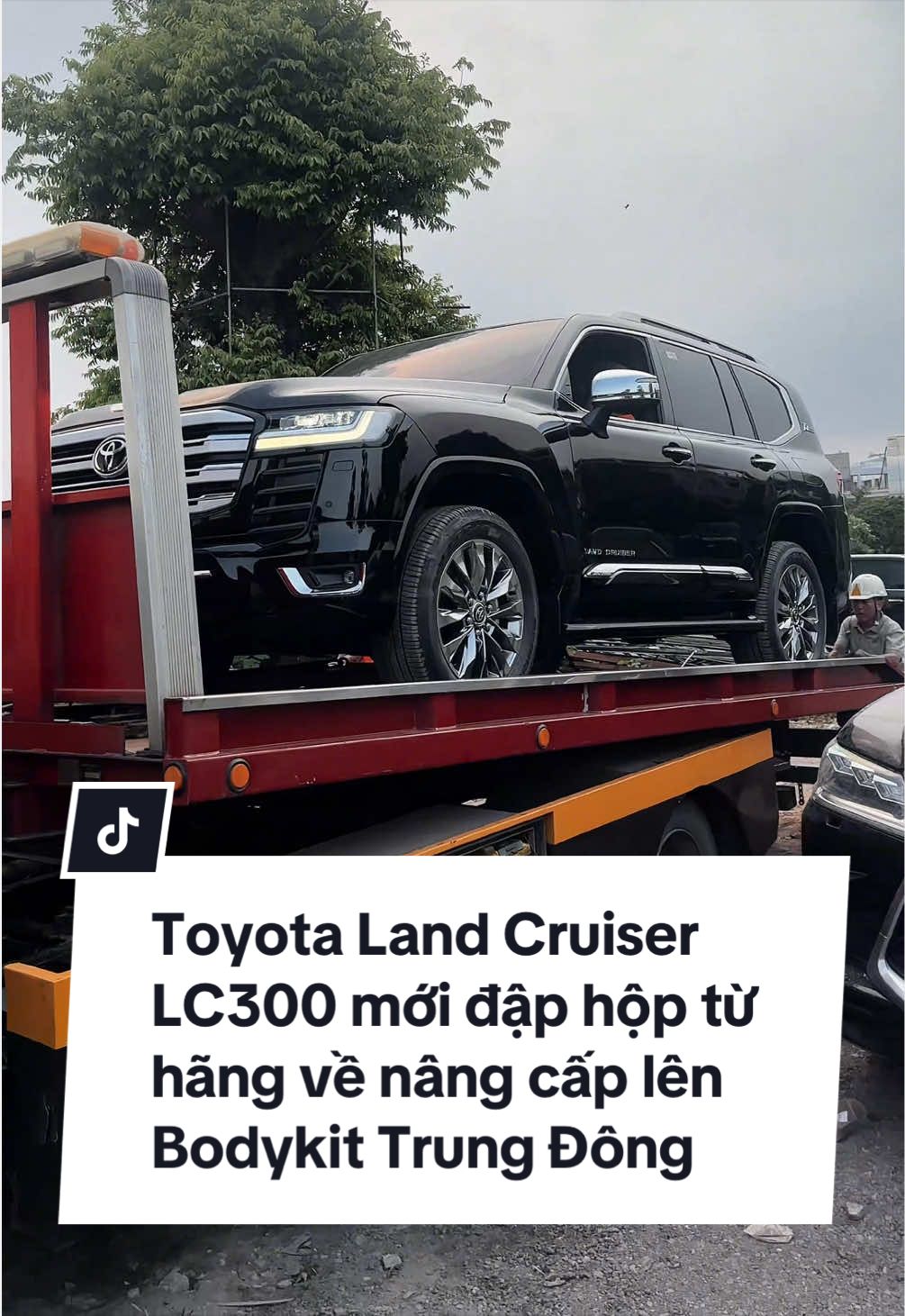 Tiếp tục hoàn thiện thêm chiếc Toyota Land Cruiser LC300 mới đập hộp từ hãng về nâng cấp lên Bodykit Trung Đông #toyota #lc300 #carservicecenter 