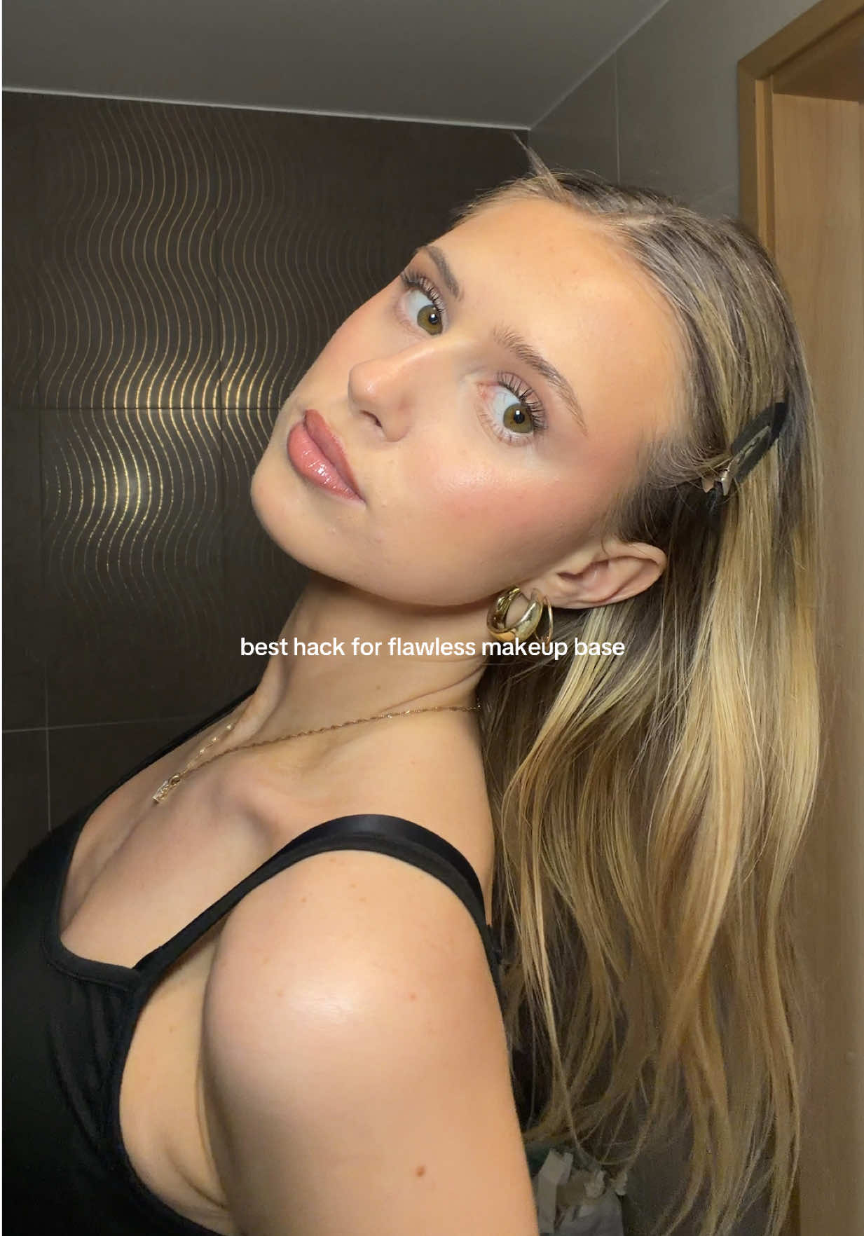 your skin but better makeup >> 🤍 #makeup #makeuphack #makeuptips #glowymakeup #usatiktok 