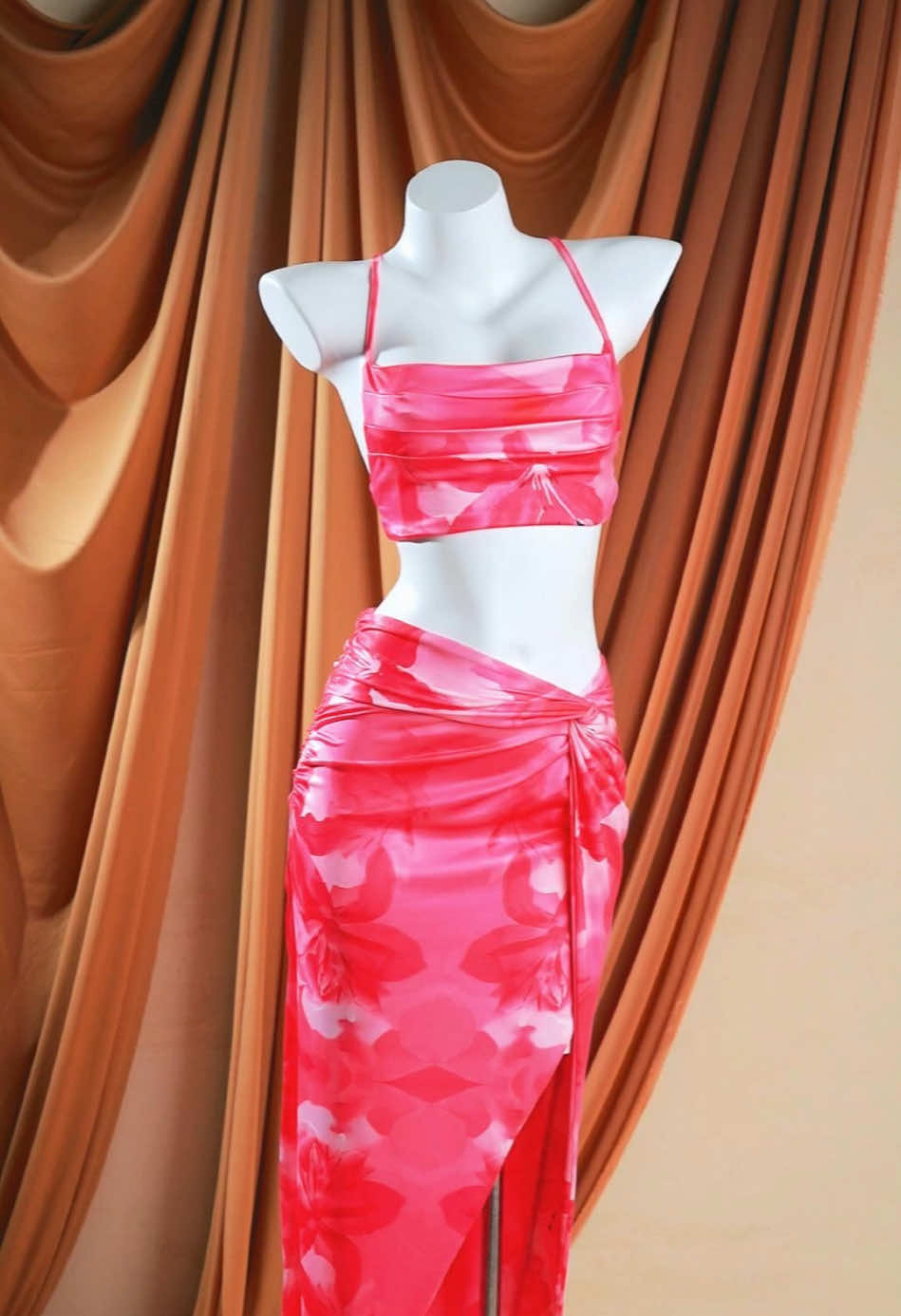 This fiery pink floral two-piece set with a thigh slit is made to turn heads at every party and date night!#parthea #dress #reddress #Outfitinspo #LongDress 