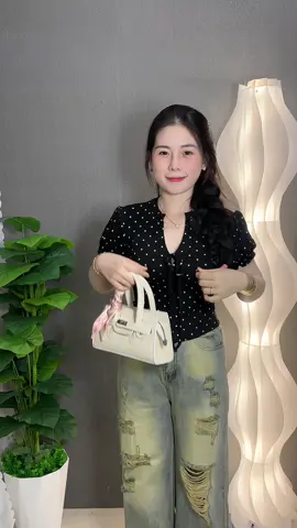 Áo kiểu mới đây mấy chị yêu ơi, chất thun lạnh mặc mát, co giãn.Phối đồ cực dễ lun ạ, có đủ size nhìu màu #aokieu #aoxinhhottrend #xh #ilovetiktok 