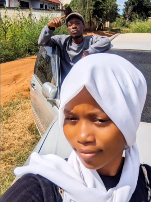 Ngoja nipige picha na mrembo kwenye gari yangu 😂😂😂 @lara.official10  #gambakatwiga #tiktoktanzania🇹🇿 #fyp #funnyvideos #viraltiktok