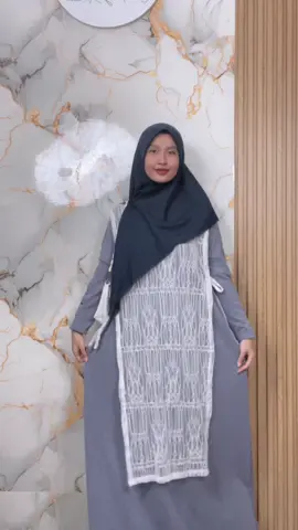 Blue outfitt💙😍 Abaya polos di mix sama lana vest bisa jadi secantik ini😍 #sandangarum #abaya #vest #vestbrukat #brukatvest 
