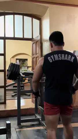 how many kg in 1plate? Comment down #fyp #foryou #foryourpage #bodybuilding #powerlifting 
