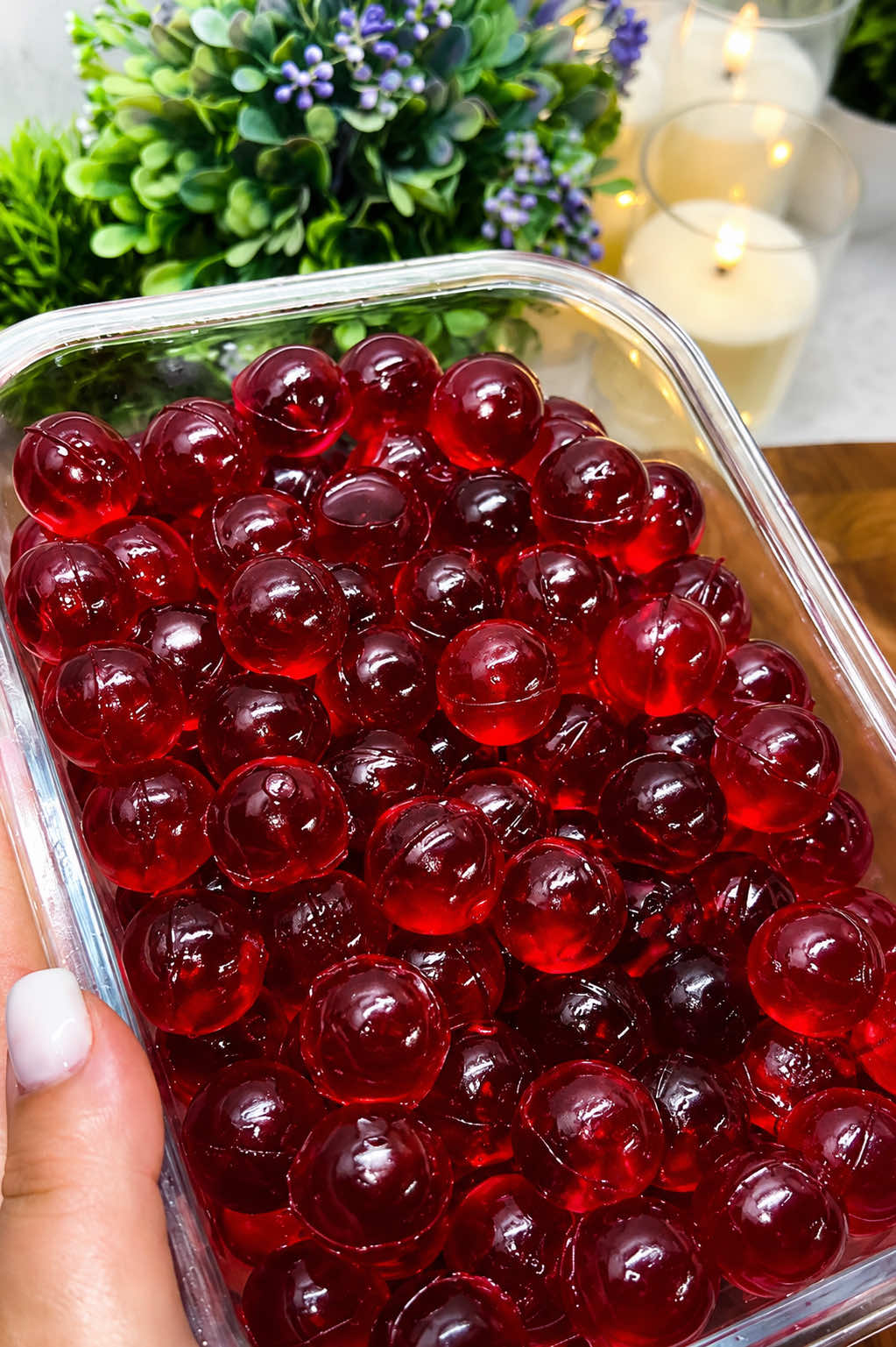 Знову наробила шаріків з желе, цього разу усі червоні❤️🍓 Класно для десертів та напоїв👍 Форми та желе з @Аврора Мультимаркет 