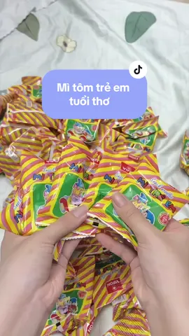 Mì tôm trẻ em tuổi thơ vẫn cứ gọi là ăn cuốn như ngày còn bé🫶🏻 #mitomtreem #mitomtreemvifon #reviewdoan #reviewdoanvat #doantuoitho 