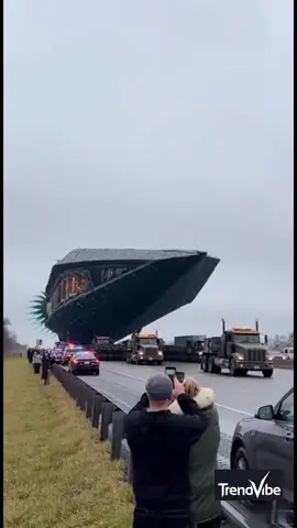 Huge UFO Transport Moves Through Traffic #AlienConvoy #UFOSighting #ViralFootage #CaughtOnCamera #TrendingVideo #ViralVideo #fyp #foryou