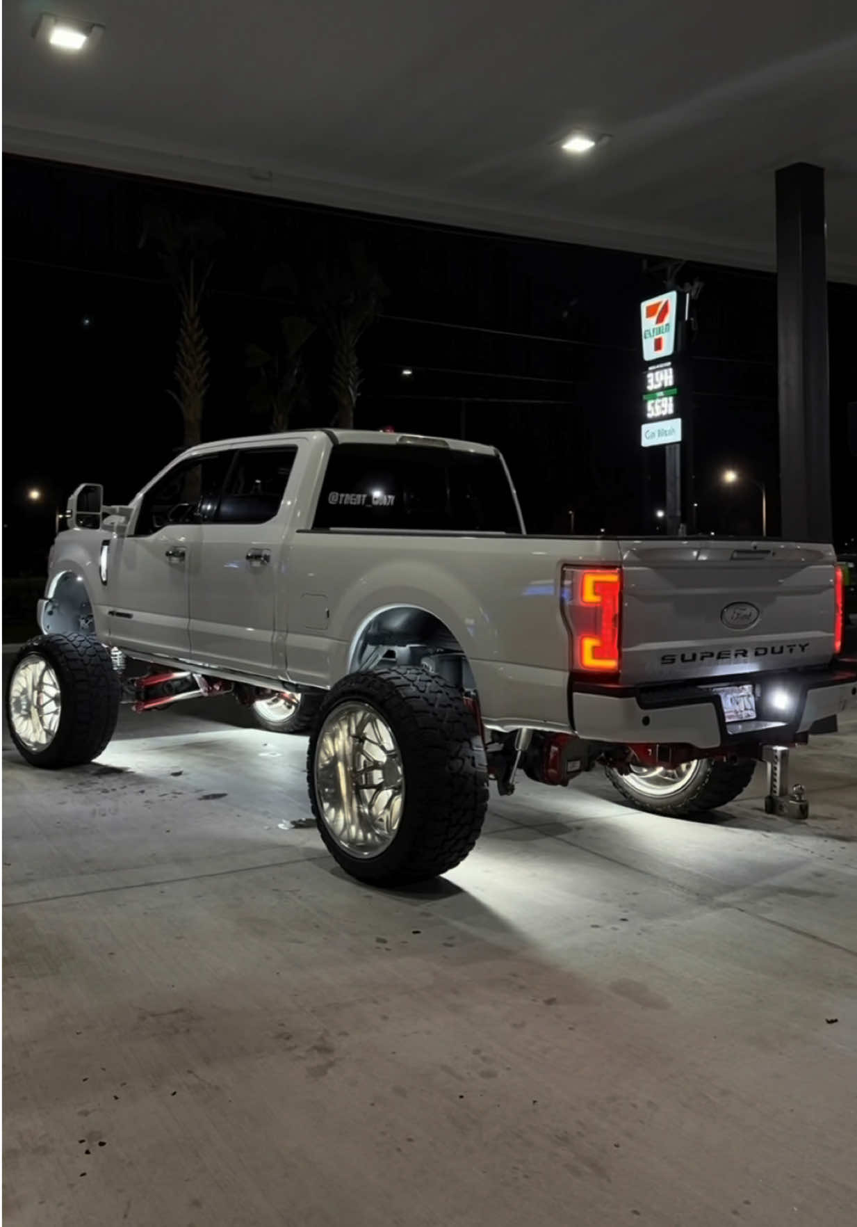 ain’t no hollaback girl                                                                                #fyp #trucksoftiktok #carsoftiktok #liftedtrucks #viral  