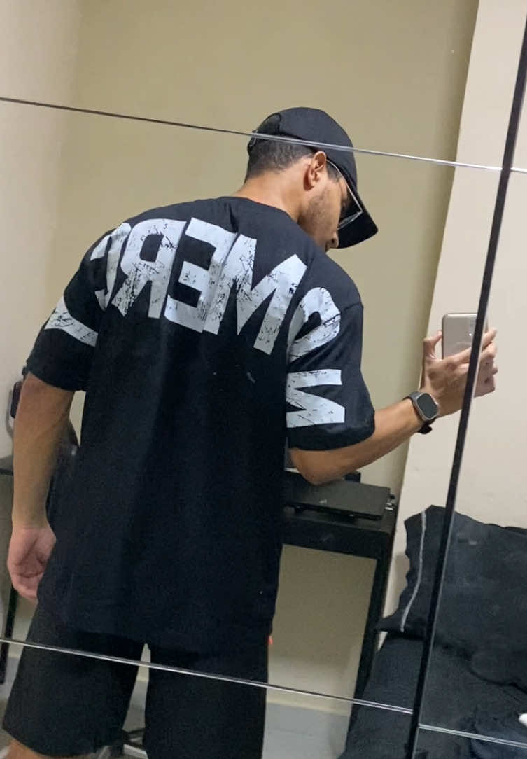 Camisa oversized Tamanho M 79kg 1,79 de altura