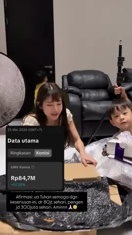 Rajin bgt ngelive demi 300jt sehari 😭🙏🏻 #livestreamer #fyp #creatorsearchinsights 