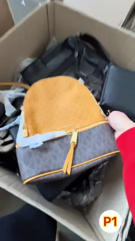 800€ palettes de sacs de marque 200 unités par palette #sac #destockage #fypシ゚viral🖤tiktok #fyp #viral 