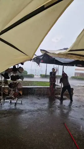 Кой беше на Златни днес? 🌧️⛈️ #златнипясъци #варна #storm #fyp