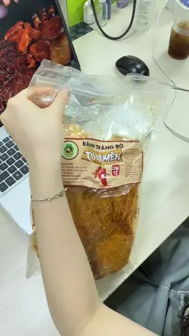 Team ăn cay đâu rồi? Thử ngay món snack đang hot rần rần này nhé! #BanhTrangBiTuXuyen #AnVatHotTrend #AnVatCayTe #SnackNgon #TeamAnCay 