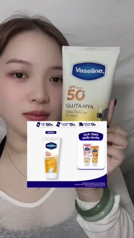 Tầm này đi ra ngoài đường là cứ phải bôi kem chống nắng body mới chịu được  ##kemchongnangbody ##HợptáccùngUnilever##Vaseline##UVchallenge##Ecomobi