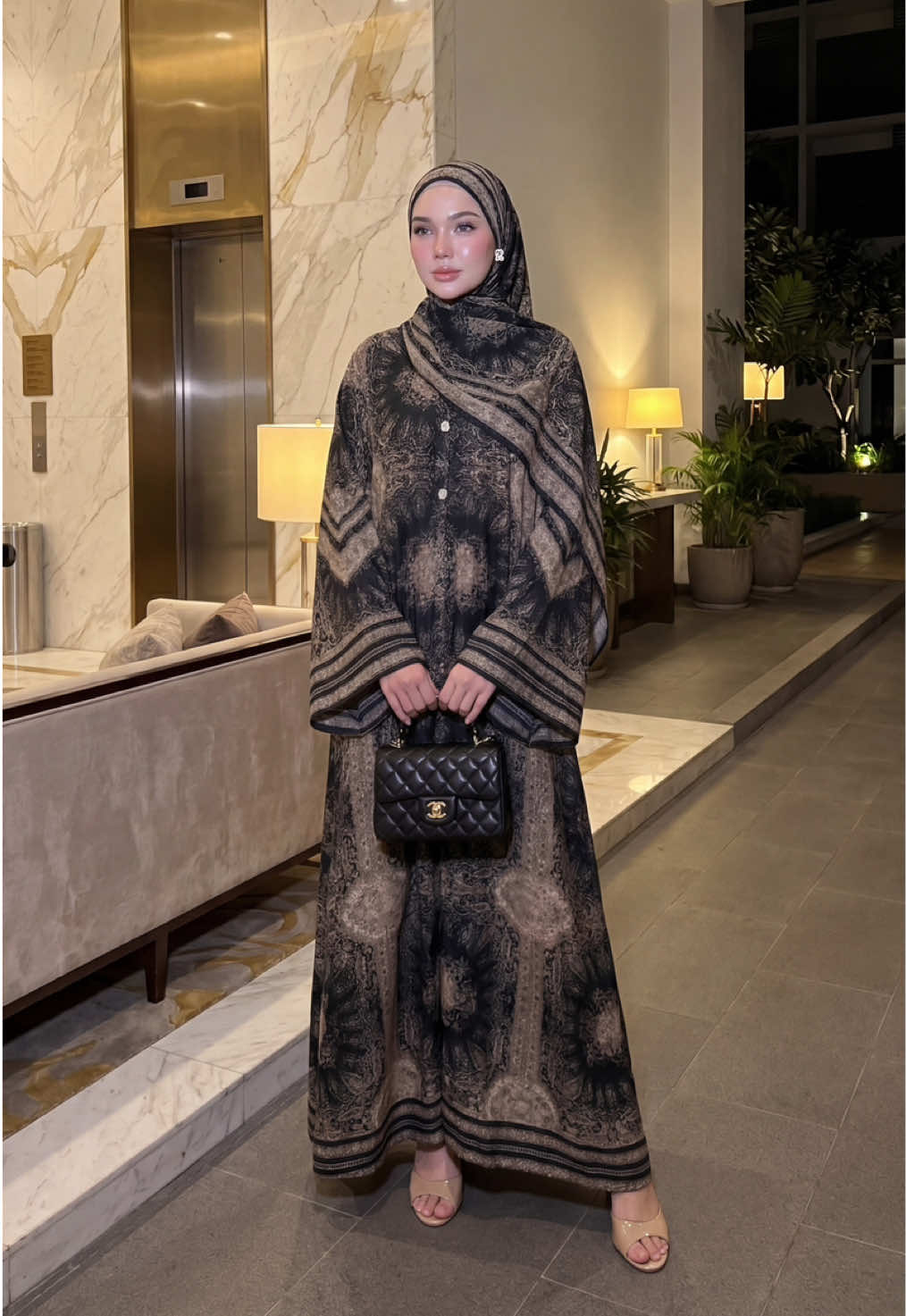 Abaya below empatpuloh dapat sekali free shawl. Murah ke mahal weh? Cantik² pulak tu 😍 #abaya #abayamurah #trending 