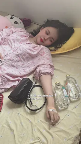 Truyền Nước Tại Nhà * Sốt xuất huyết, sốt virus  * Đau đầu, chóng mặt  * Đau bụng, ói, tiêu chảy  * Cơ thể mất nước, suy nhược  * Nghén, người mệt mỏi  👉 Các chỉ số trong máu, muối, đường, chất điện giải,... ở cơ thể người đều có một mức giá trị nhất định, khi giá trị này giảm đi thì phải bù đắp thêm vào để không làm mất sự cân bằng. Cơ thể cần truyền nước ngay khi có các dấu hiệu mất cân bằng điện giải.   👉 Một số trường hợp cần được chỉ định truyền nước ngay : bệnh nhân bị mất máu, mất nước, ngộ độc, trước và sau thực hiện phẫu thuật.   👉 Dịch Vụ Truyền Nước Tại Nhà TPHCM và Bình Dương  #truyềnnướctạinhà #truyền_nước_tại_nhà #truyennuoctainha #Truyềndịchtạinhà #Truyềnnướcbiểntạinhà     