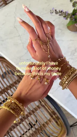 Gold jewelry stacks>> #jewelry #goldjewelry #jewelrytiktok #aesthetic #jewelryinspo 
