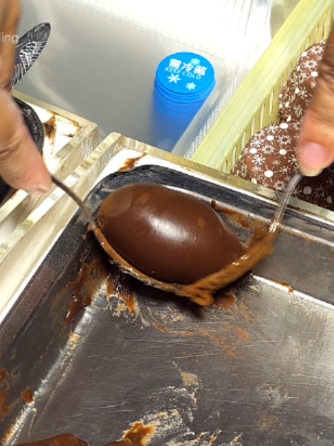 With Spoon?? Popular Master's Milk Mochi - Taiwanese Street Food   🗺️ Location No. 533, Section 3, Hai'an Rd, Chengde Village, North District, Tainan City, Taiwan 704   🚩 Google Maps -  https://maps.app.goo.gl/wNphg1w3GbBRcfVP7   #Taiwan #HuayuanNightMarket #Mochi #fooding  #streetfood #food #foodie #mukbang #yummy #delicious #tiktokfood #foodtiktok