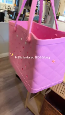 I had my eye on the original BOGG bag for so long, this color and the quilted texture sold me SO quick! This one’s going to go quick, don’t wait 💕 @BoggBags #boggbag #boggbags #TikTokShopCreatorPicks #mombag #sunmerbag 