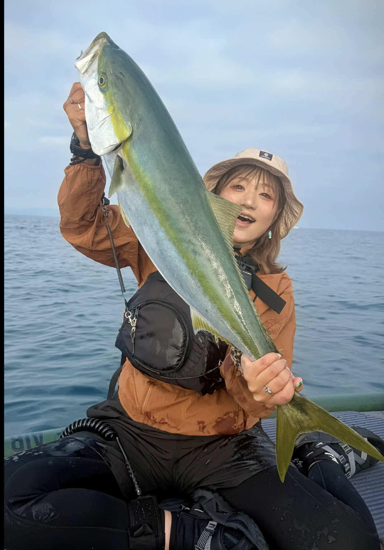 サップフィッシング🎣 早く釣り上げないと佐渡行き案件😂 ⁡ #海釣り #sup #supfishing #釣り女子 #ブリ祭り