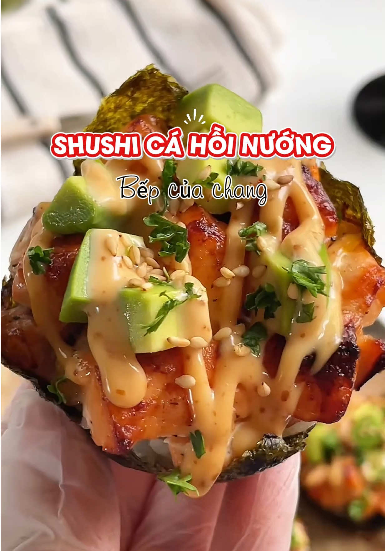 Ai thích ăn cá hồi mà không biết ăn sống thì có thể làm món này nha #monngonmoingay #monngon #comnha #shushi #cahoi 