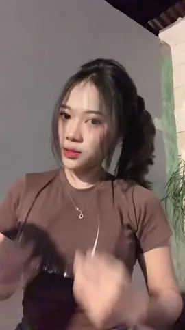 pake kacamata cocok ngga?