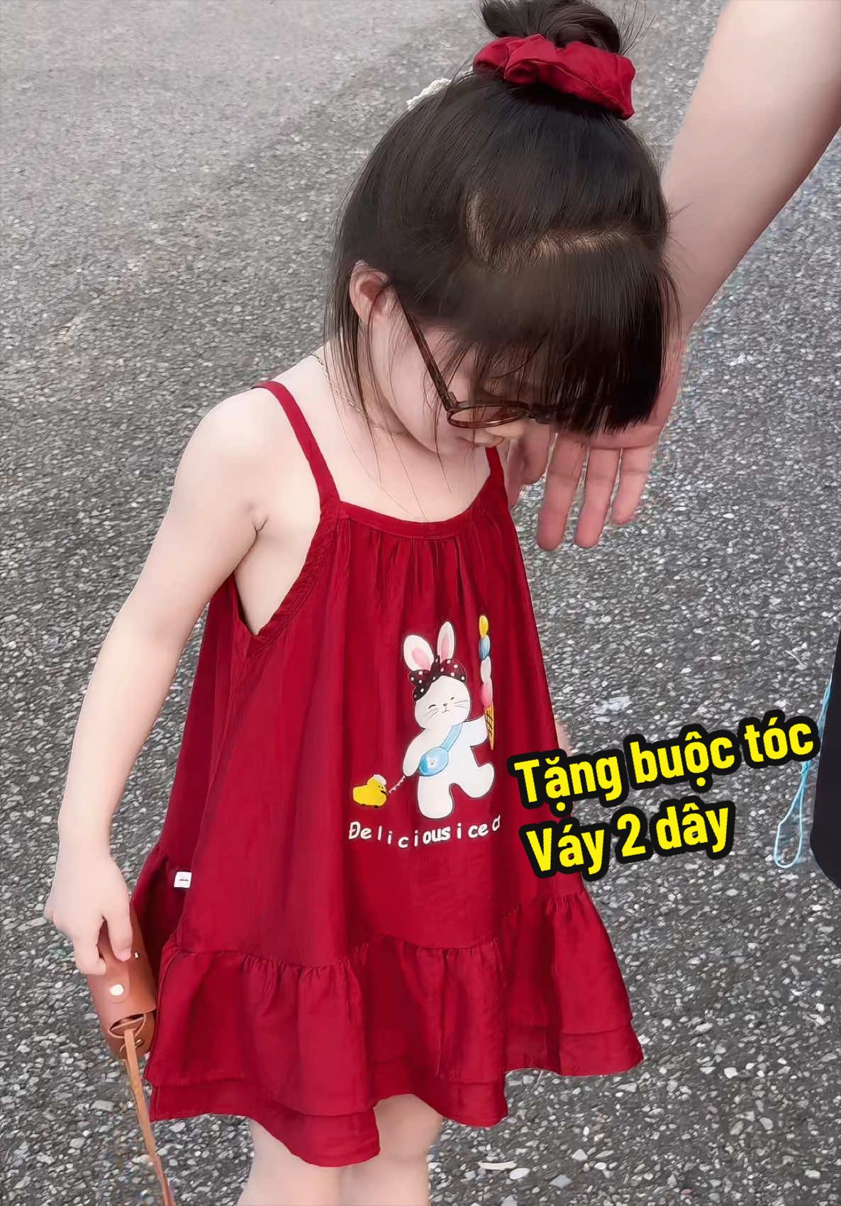 Váy 2 dây cho bé chất mát mà màu xinh lắm ạ #vay2daychobegai #vayhaidaychobe #vayxinhchobe #xunghuong #thoitrangtreem 