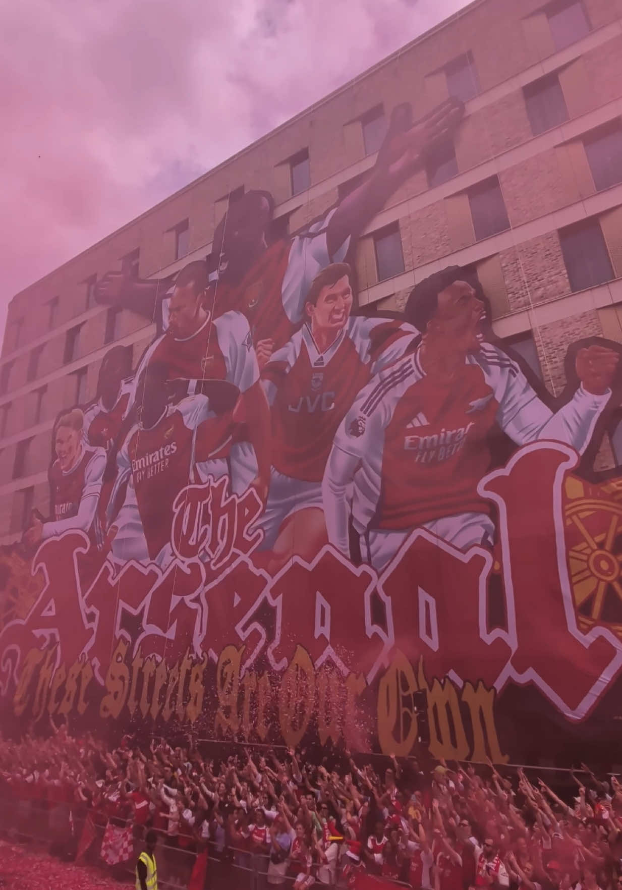 A backdrop worthy of the occasion 🔴 #afc #arsenal 