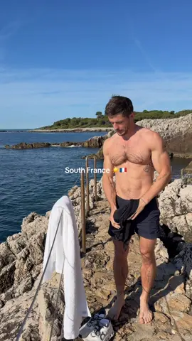 We were so busy with work this trip that it took me 10 days to actually jump into the ocean for the first time 😍