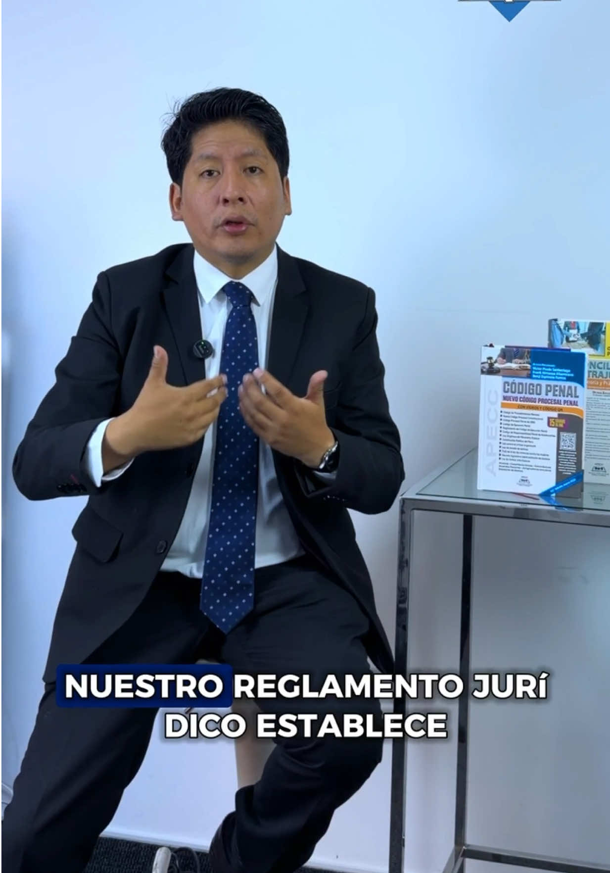 **¿Sabías que no siempre se necesita una orden judicial para detener a una persona? 🚨** La ley permite la detención sin mandato judicial en casos específicos, como cuando una persona es sorprendida **cometiendo un delito (flagrancia)** o **acaba de cometerlo y es identificada de manera inmediata**. ⚖️ Fuera de estas situaciones, toda detención debe respetar las garantías y derechos establecidos por la ley. #conocetusderechos #derechopenal #flagrancia #justicia 