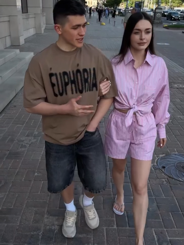 Funny Couple Prank #prank #husbandwife #funnyvideo #viral #funnymoments 
