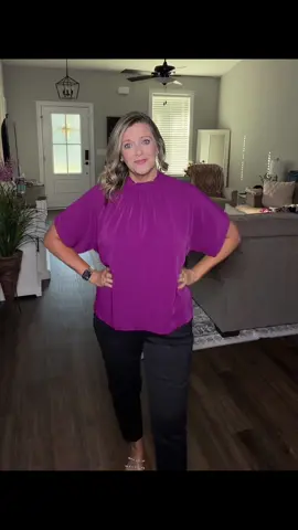 Have an awesome Thursday peeps. Loving this top. #worklife #womensupportingwomen #OOTD #outfit #outfitinspo 